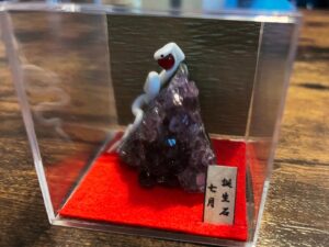 白蛇誕生石