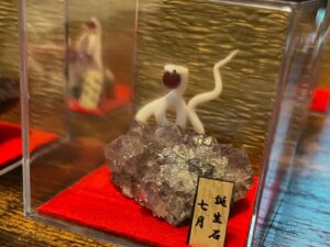 白蛇誕生石