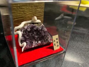 白蛇誕生石
