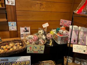 納品