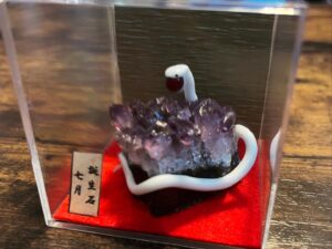 白蛇誕生石