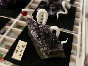 白蛇誕生石