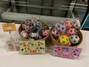 納品