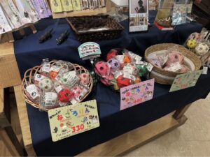 納品