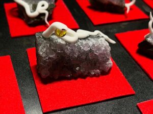 白蛇誕生石