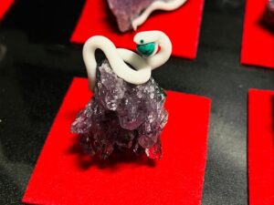 白蛇誕生石