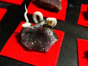 白蛇誕生石
