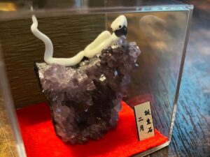 白蛇誕生石