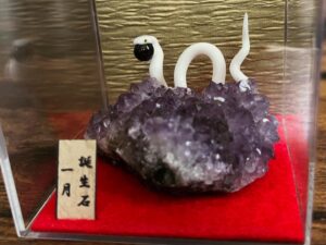 白蛇誕生石