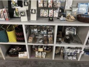納品