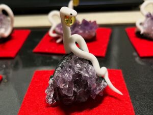 白蛇誕生石