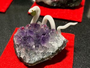 白蛇誕生石