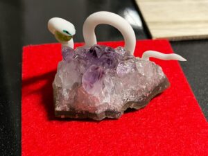 白蛇誕生石