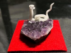 白蛇誕生石