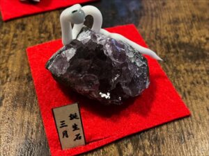 白蛇誕生石