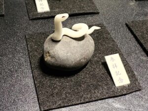 ミニチュア蛇石