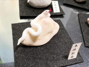 ミニチュア蛇石