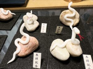 ミニチュア蛇石