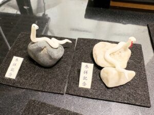 ミニチュア蛇石