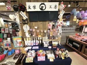 納品
