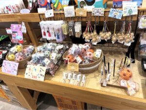 納品