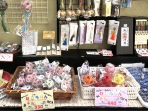 納品