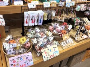納品