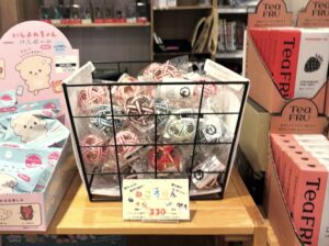 納品