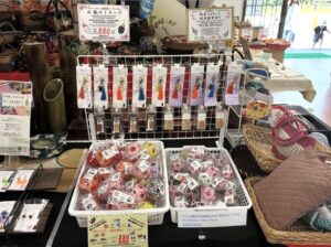 納品