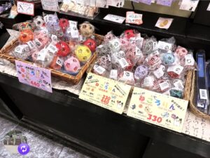 納品