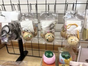 納品