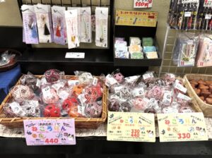 納品